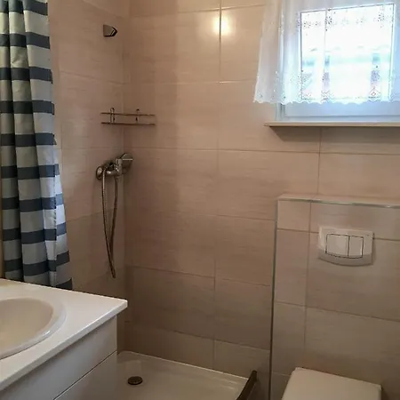 Domek Zielony Zakatek - *